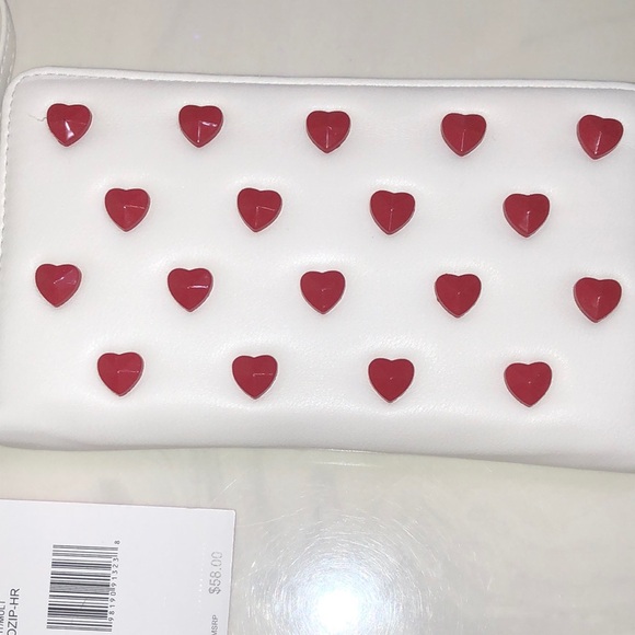 Betsey Johnson White Faux Leather & Red Heart Studded ZA Continental Wallet NWT - Picture 5 of 16
